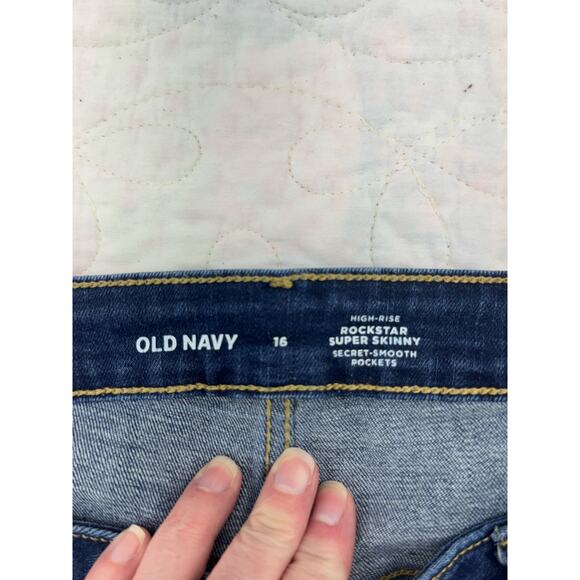 Old Navy women’s 16 rockstar, high-rise skinny jeans - Picture 2 of 8